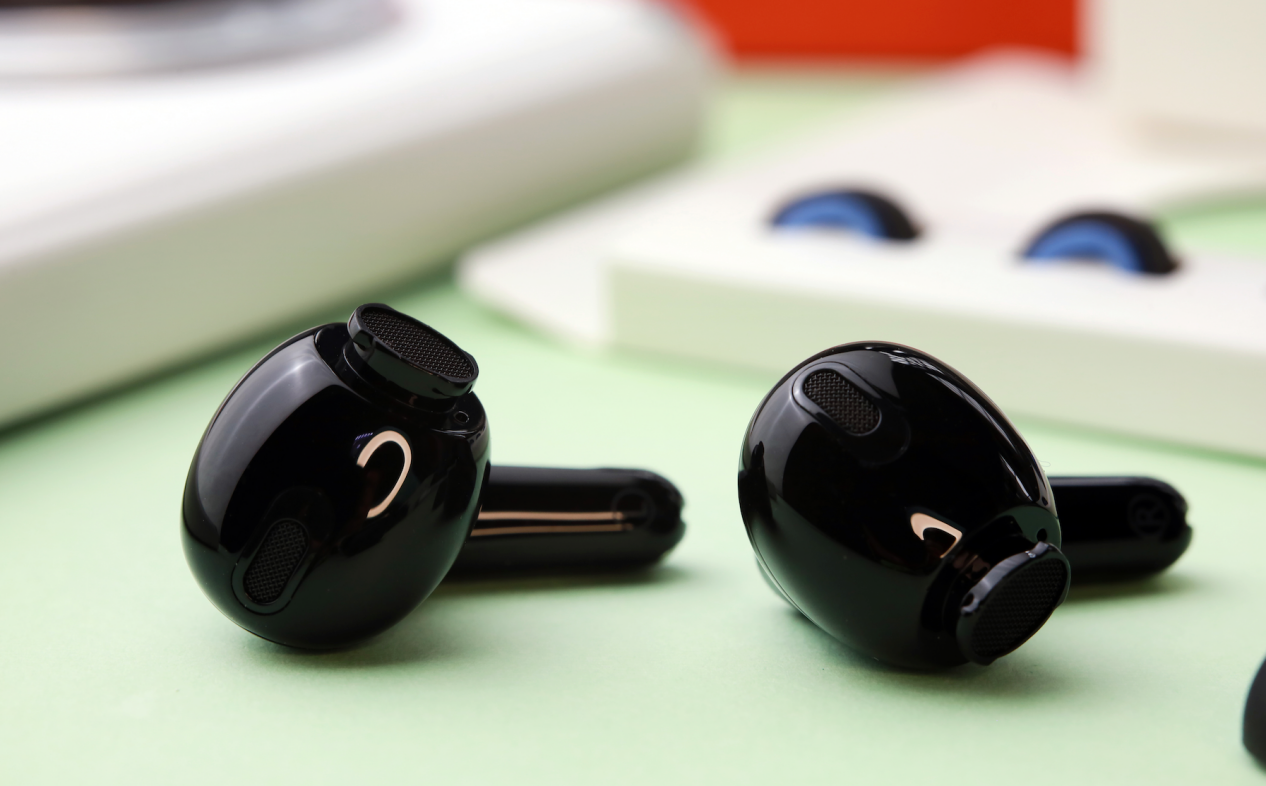 主要是我的耳廓比较大,一般像vivo tws neo,air这类半开放式耳机很难