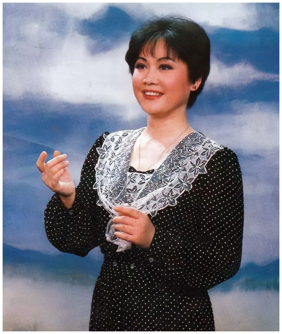 回顾李谷一离婚又再婚丈夫病逝3年女儿见证了他们的坎坷