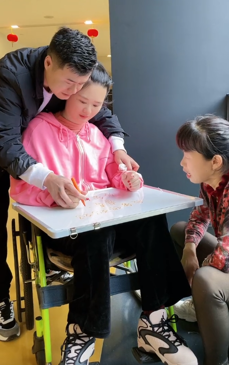 回顾婆婆照顾儿媳能成网红儿媳意外成植物人她2年拍800条视频