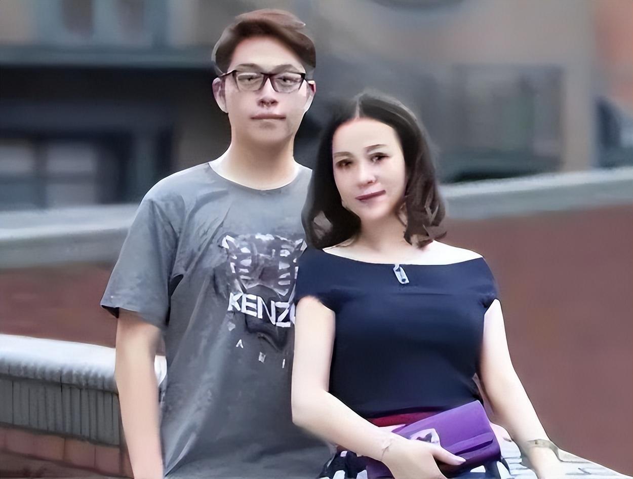 19年被绑架中国留学生多富道长父亲375亿包山头母亲企业15家