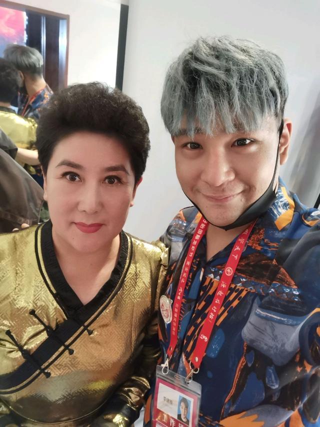 回顾德德玛离婚又再婚儿子排斥继父她将3个男人润滑成父子