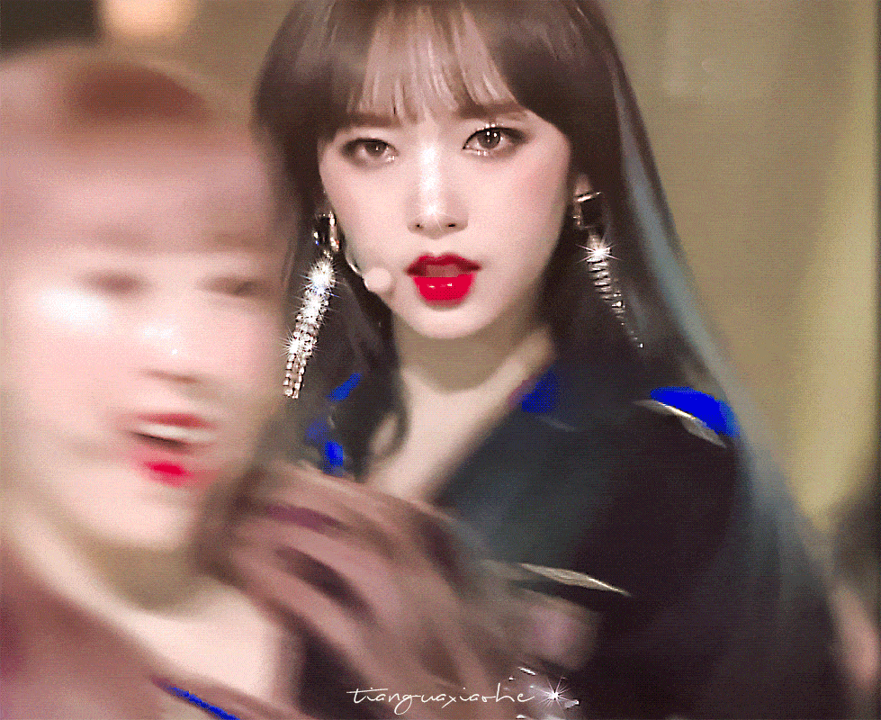 当时可以说她个人的名气不亚于韩国的任何一个明星.