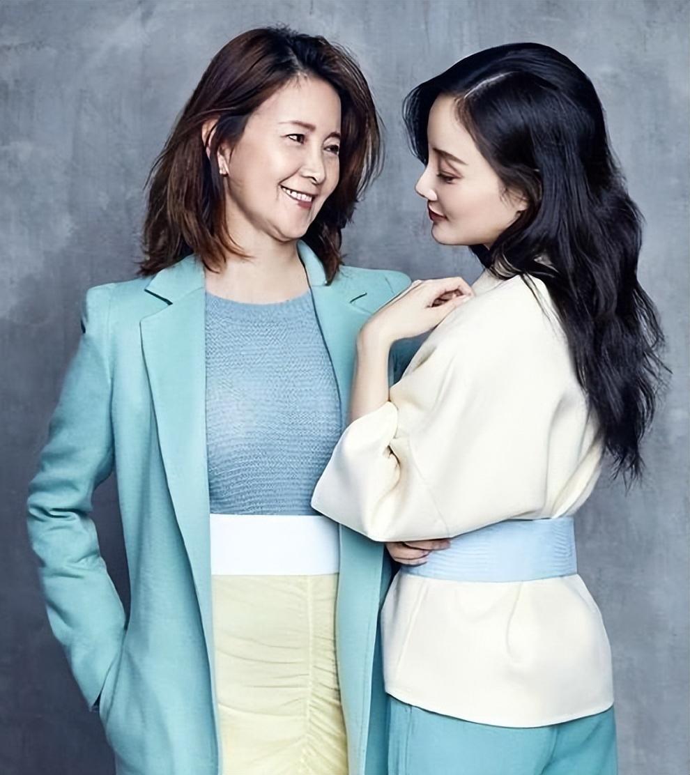 回顾李小璐的母亲张伟欣挽救过女儿的婚姻现在我的心最痛