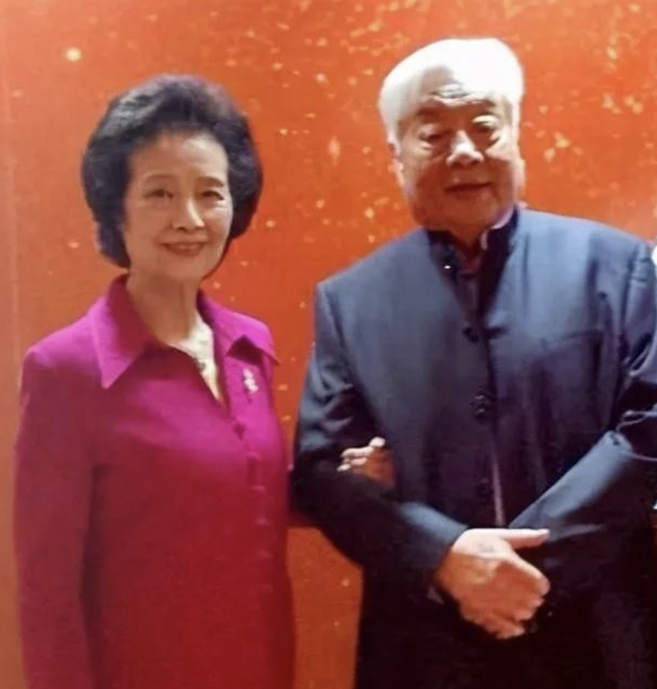 回顾朱龙广当成如来佛祖敬奉将妻子当女儿宠84岁不图名利