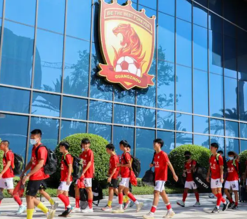 回顾入籍中国4年赚走3600万25岁退回原国籍