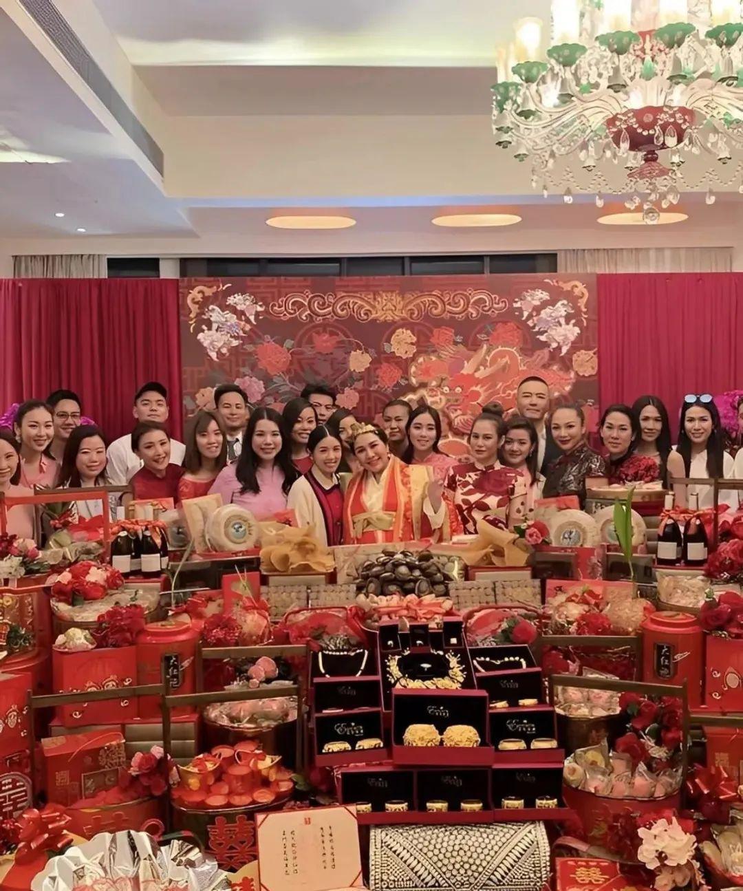 回顾何鸿燊女儿何超盈下嫁哈尔滨小伙母亲陪嫁14亿丈夫不简单