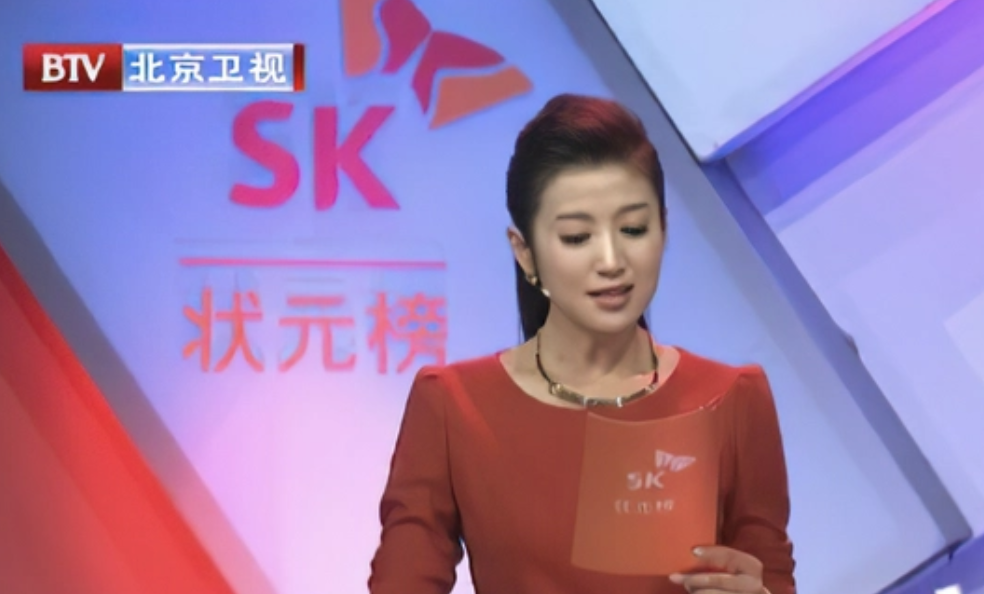 在拍摄时,学校老师介绍说:"这是咱们特地从北京电视台请来的导演蒋虎