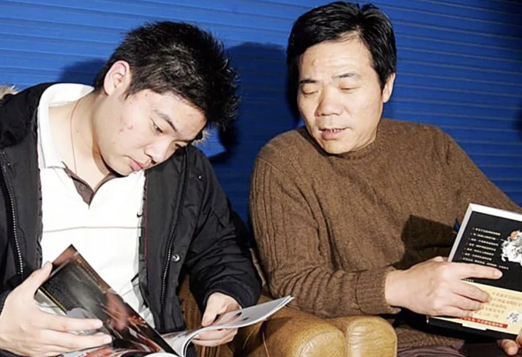 回顾丁俊晖娶大6岁的富家姑娘母亲患癌去世成了他一生的痛