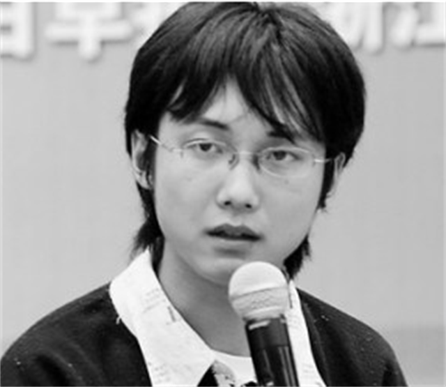 2005年背母上学的刘霆十年后变性参加选美比赛成功获奖