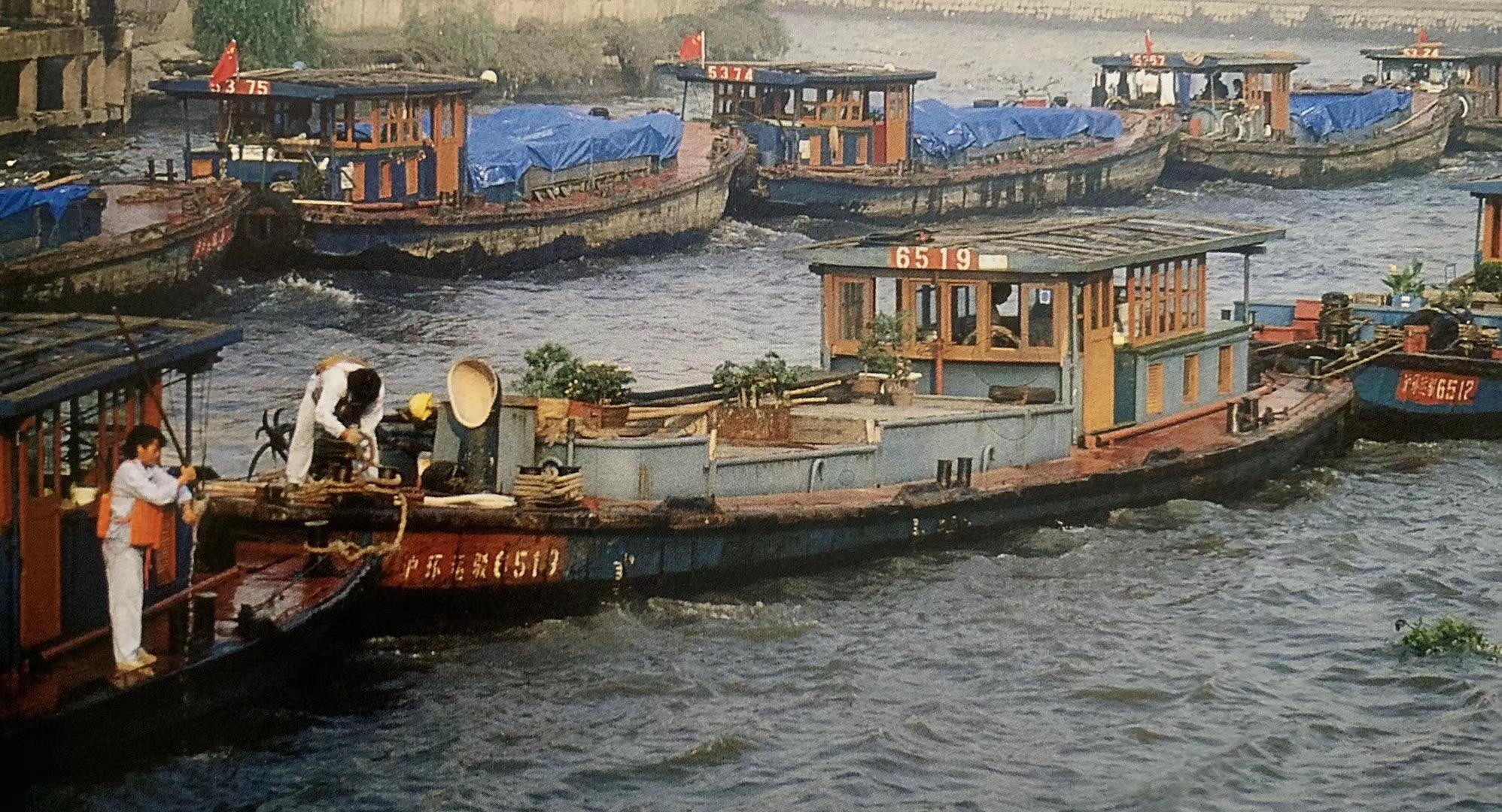 17年,苏州运河夜夜有美女登船,警方锁定旧货船,破门后大受震撼