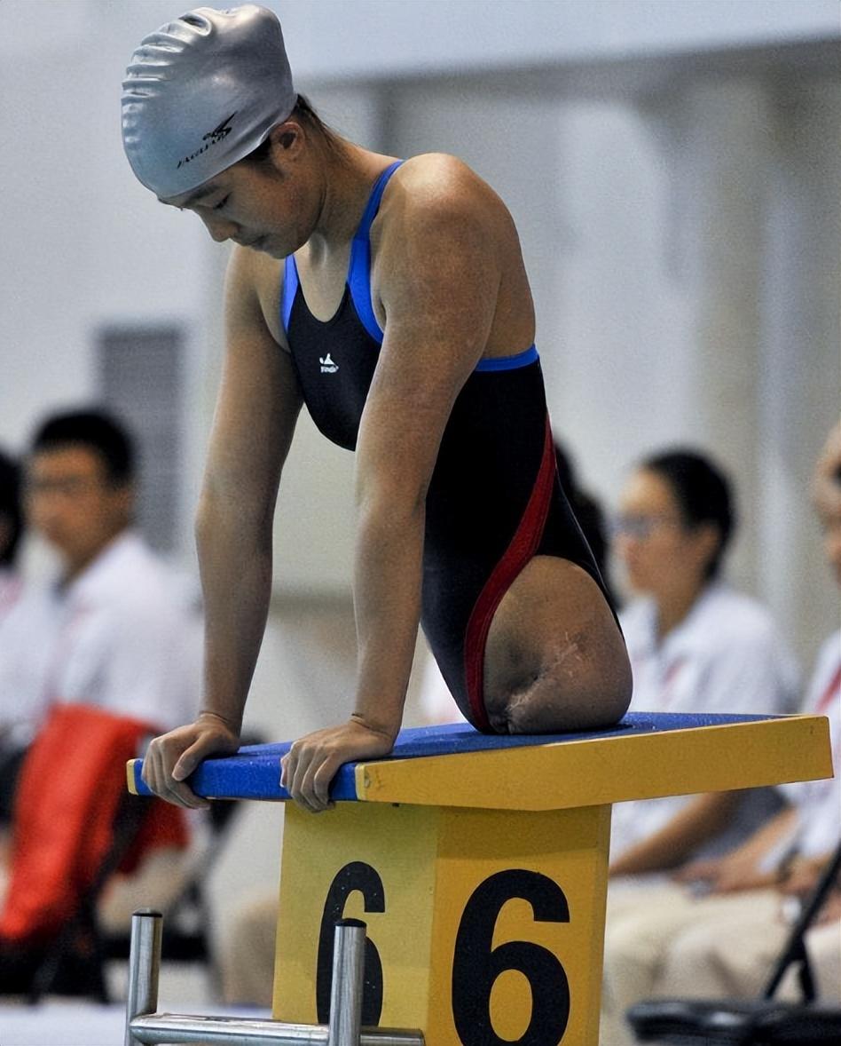 回顾"篮球女孩"钱红艳"4岁失去双腿,11岁学习游泳,如今"化茧成蝶"