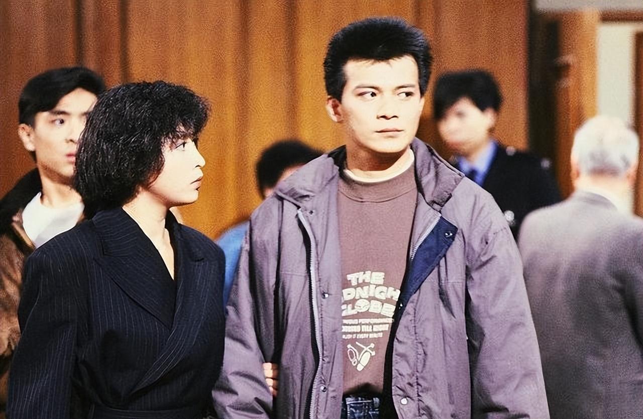 回顾罗嘉良抛弃相爱30年的方敏仪投入苏岩怀抱如今他幸福吗