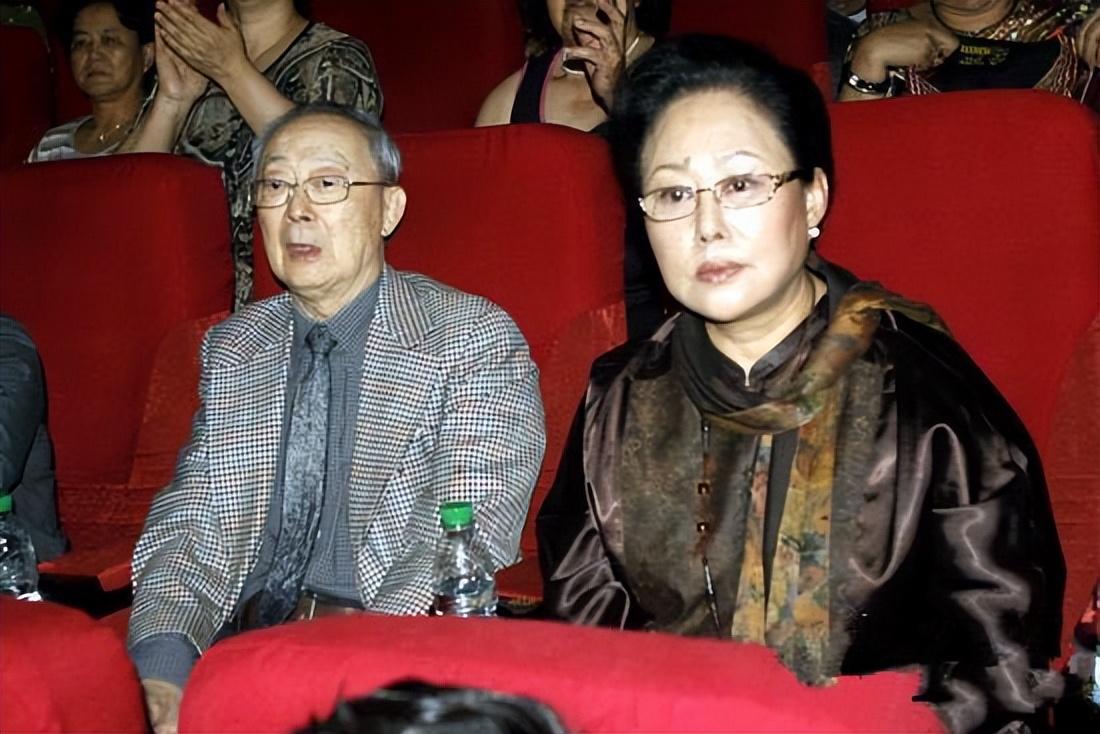 回顾斯琴高娃的儿子我的沧桑母亲我的瘫痪父亲我带泪的亲情