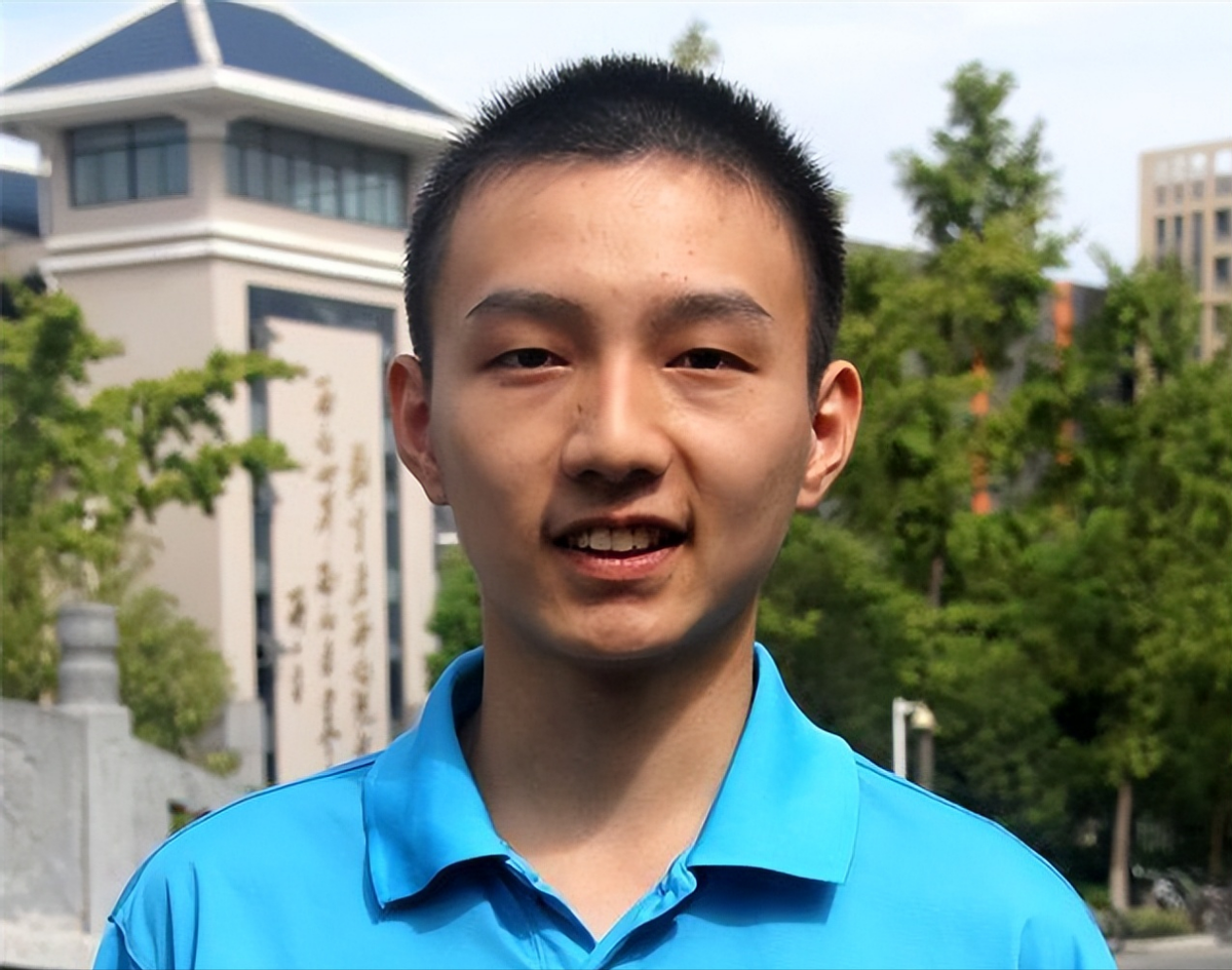 2012年贺维艺拒绝保送清华扬言要享受高考过程最后考多少