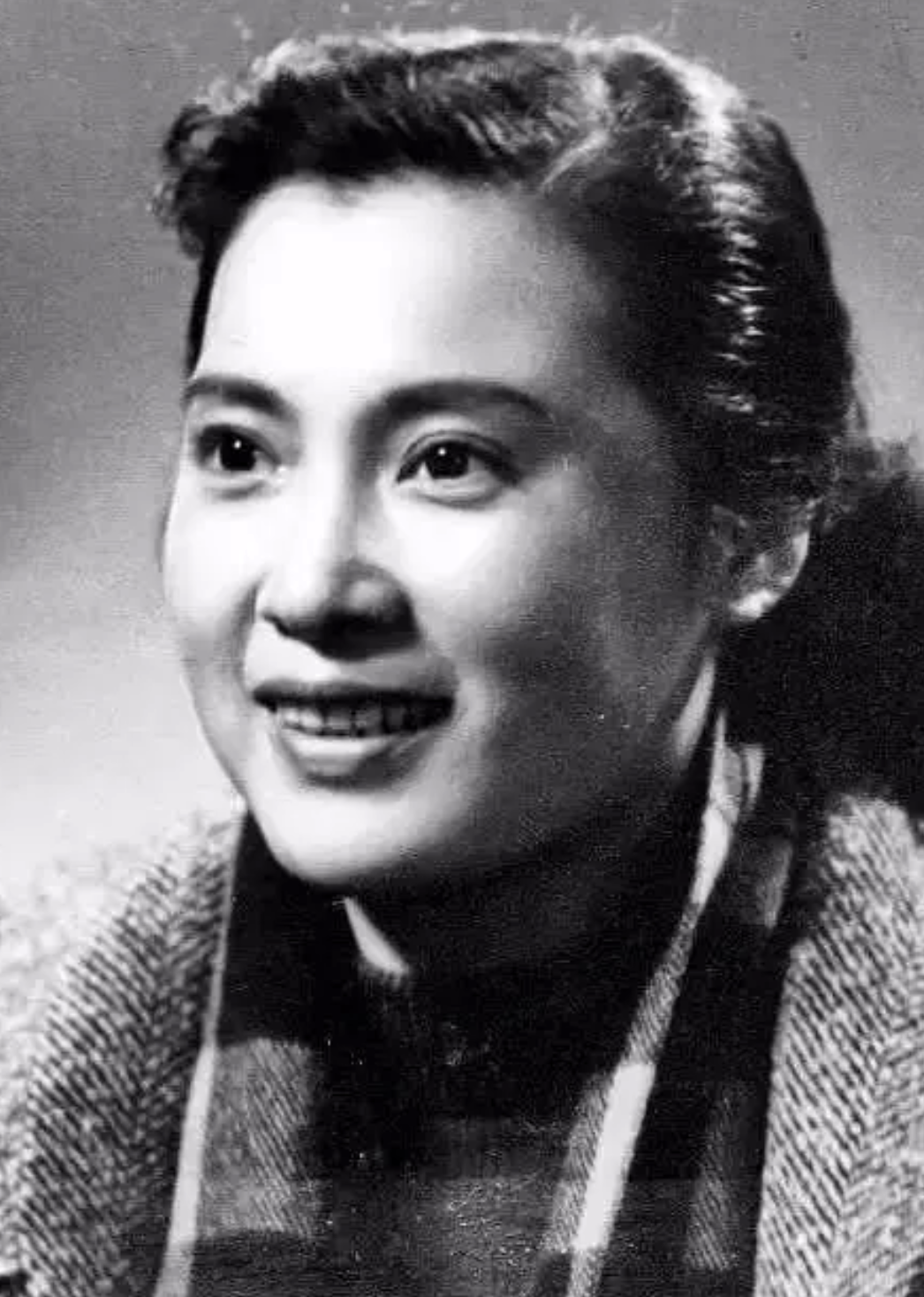 回顾秦怡离世看着丈夫儿子和妹妹相继去世晚年坚强活成传奇