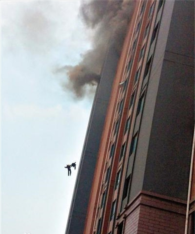 2014年20岁消防员牺牲42岁母亲尝试5次试管4年后终迎来一女