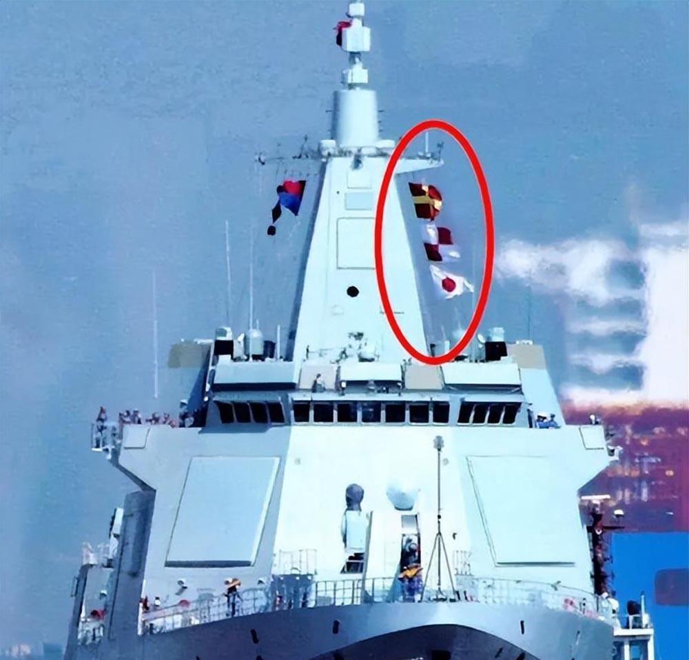 回顾中国航母试航悬挂日本国旗这是为何得知真相恍然大悟