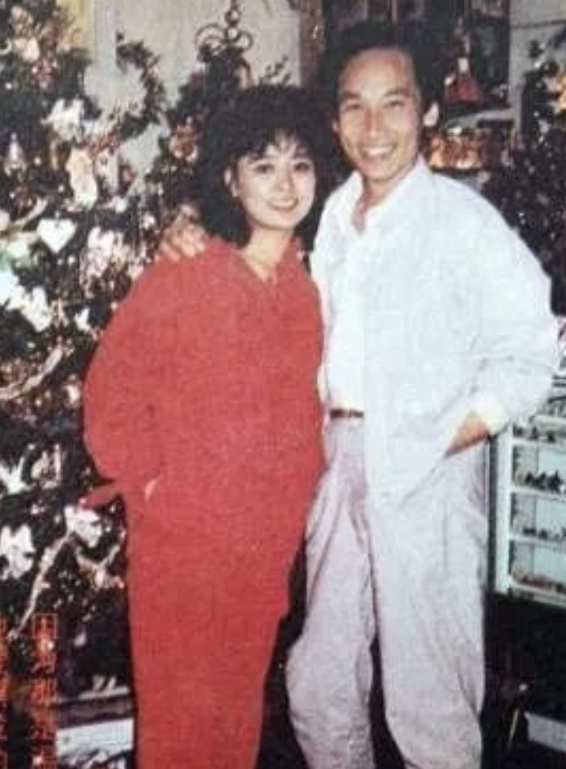 刚结婚一年,张瑜决定便决定去美国留学,丈夫张建亚并不赞成.