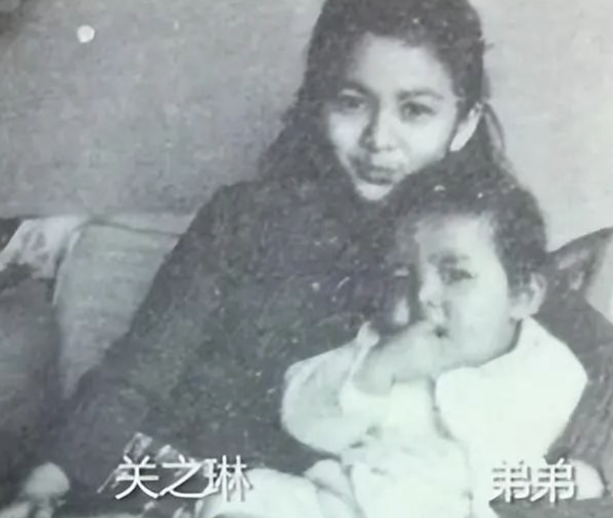 回顾关之琳父亲关山女儿28年不理他去世关之琳为他买400万墓地