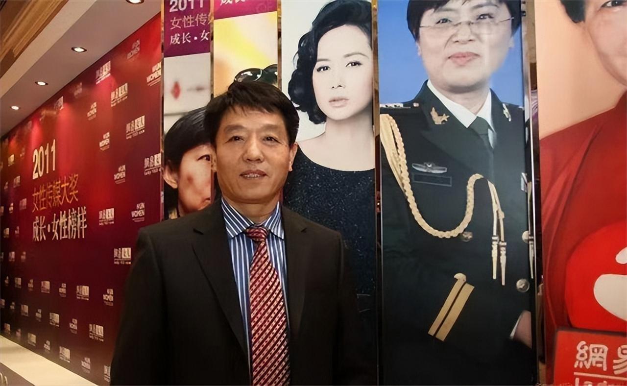 在麻一铭心中,妻子陈薇是中国工程院院士,就应该去做更有意义的事