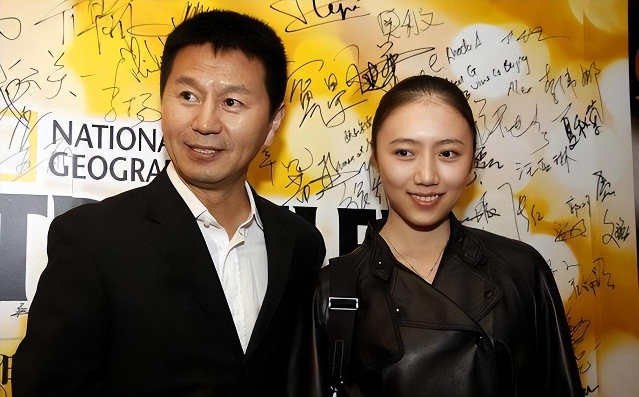 回顾刘莎:22岁嫁44岁吴若甫生一女,为丈夫放弃舞蹈,如今她幸福吗