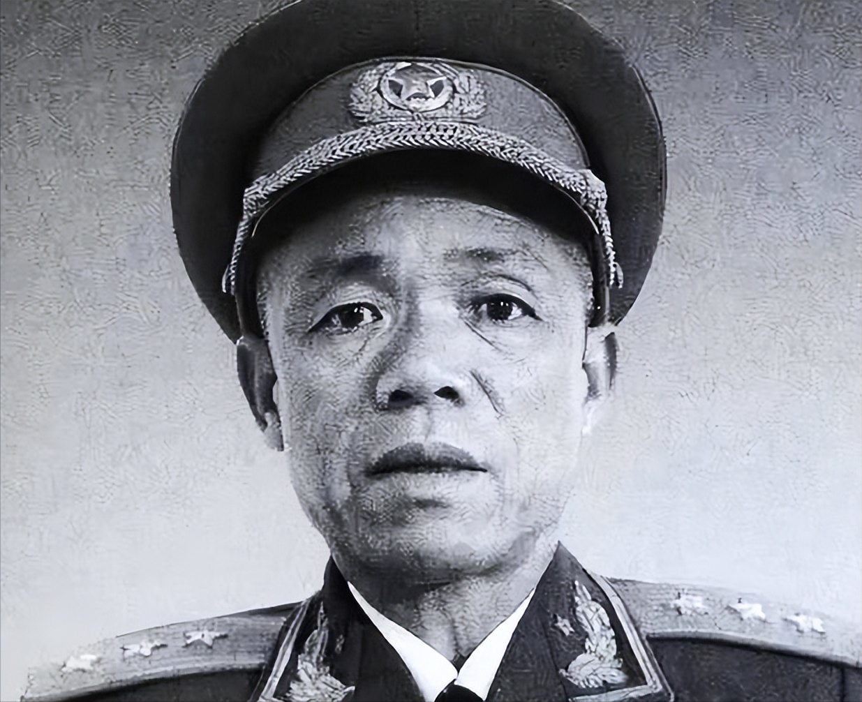 韩先楚视察某边防连得知连长战士一起洗澡怒道这连长不称职