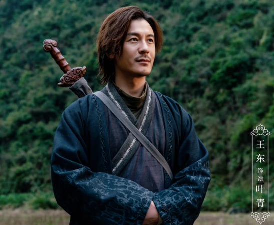 之后像《将夜》《都挺好》《山河令》等等,王东凭借着那张极具魅力的