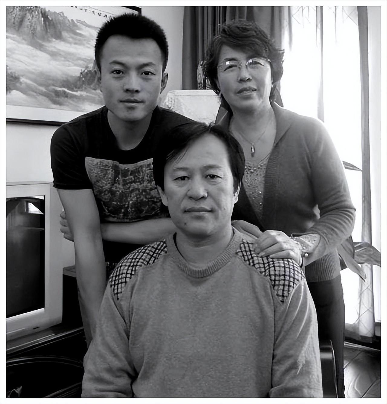 回顾林家川凭狂飙大火整容式演技获好评和张颂文是难兄难弟