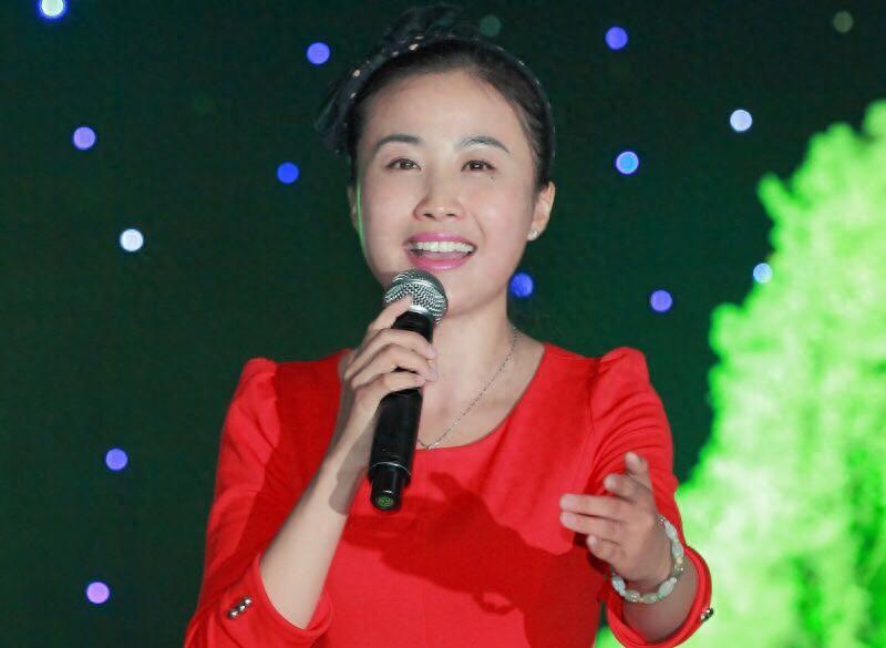 回顾马翠霞出生农村家境贫困登上春晚的背后有艰辛和眼泪