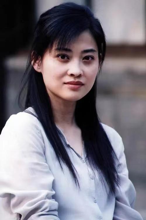 回顾梅婷黑眼圈重又显老算不算美女看她和殷桃的合照就知道