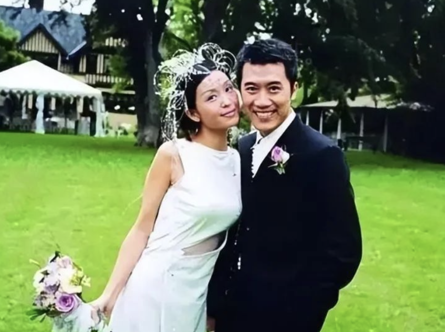 回顾演员伍咏薇结婚13天丈夫去世21岁成寡妇如今苦尽甘来