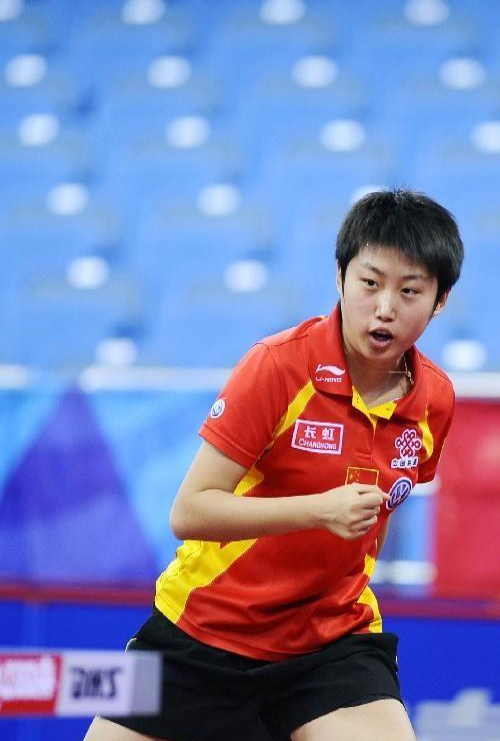 郭跃:19岁战胜张怡宁,26岁被开除,现投身金融,蜕变为女神