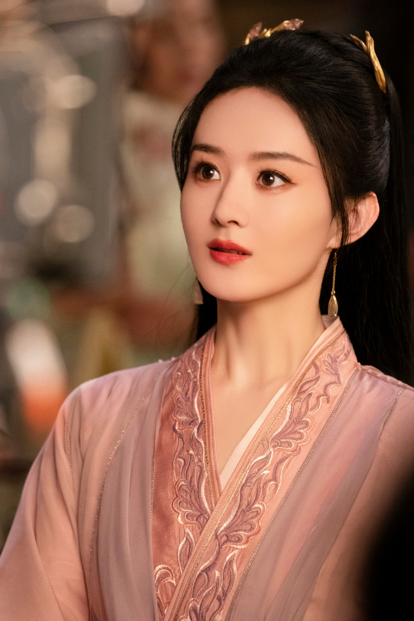 赵丽颖沈璃#  @赵丽颖 灯火阑珊笑语稠,手提玉兔乐悠悠.