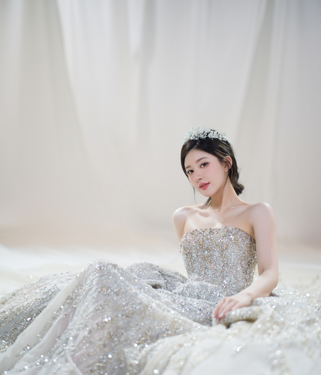 赵露思生日大片:一袭星光纱裙,曼妙甜美