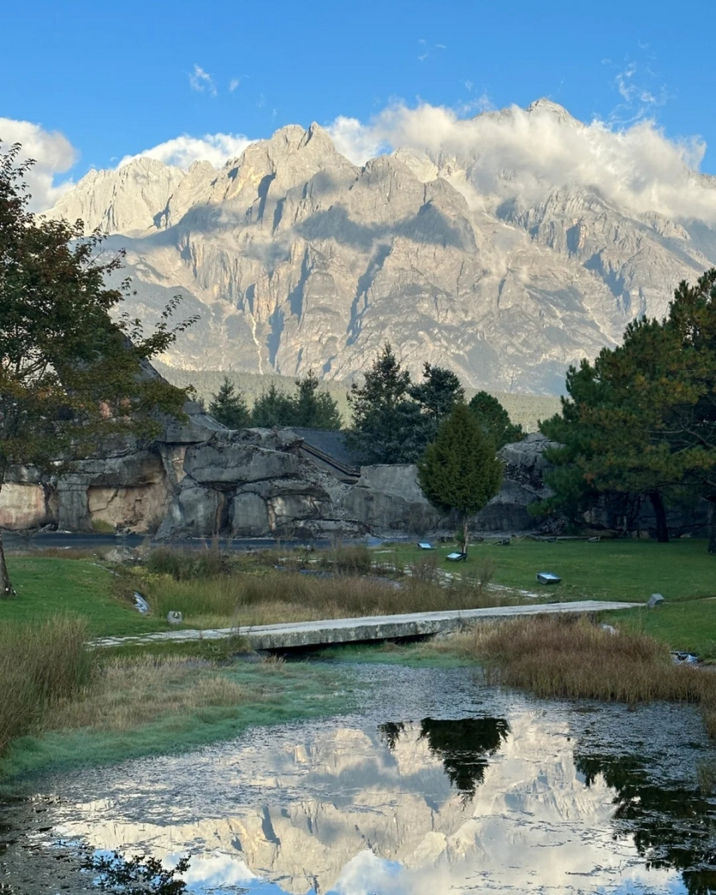 连绵起伏的山峰图片