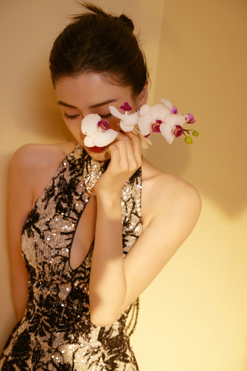 上海时装周:angelababy绝美回归,疯马秀风波后更显璀璨星光  上海时装