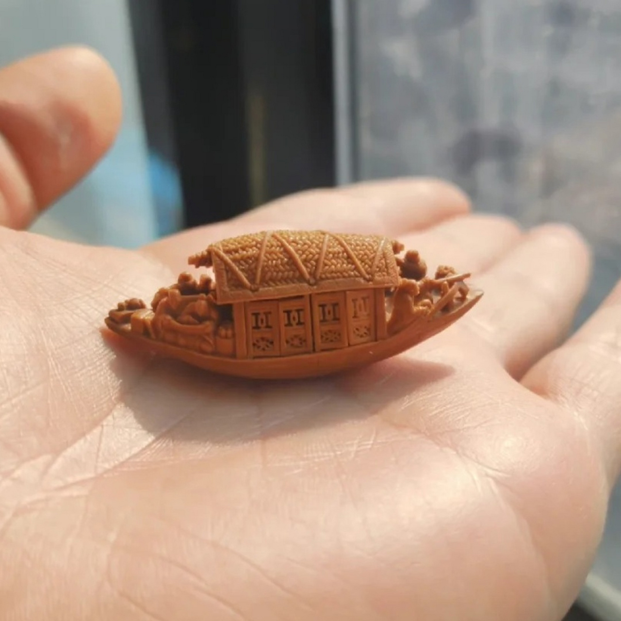 核舟记的核舟真实图片  看着这核舟,感觉自己也变成了一个小人,进入了