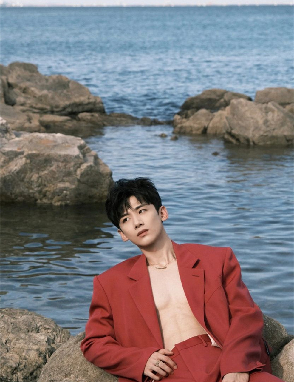 真的很难不爱他啊!  姐妹们,真的被白敬亭迷得五迷三道的!