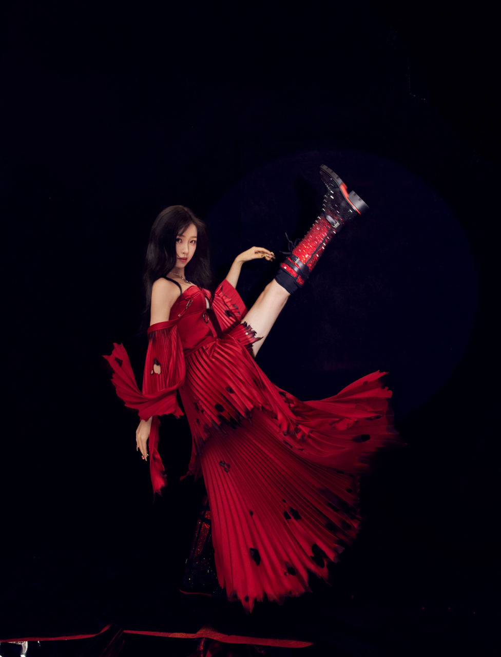 虞书欣gwalla烈焰燃边红裙,热烈迷人
