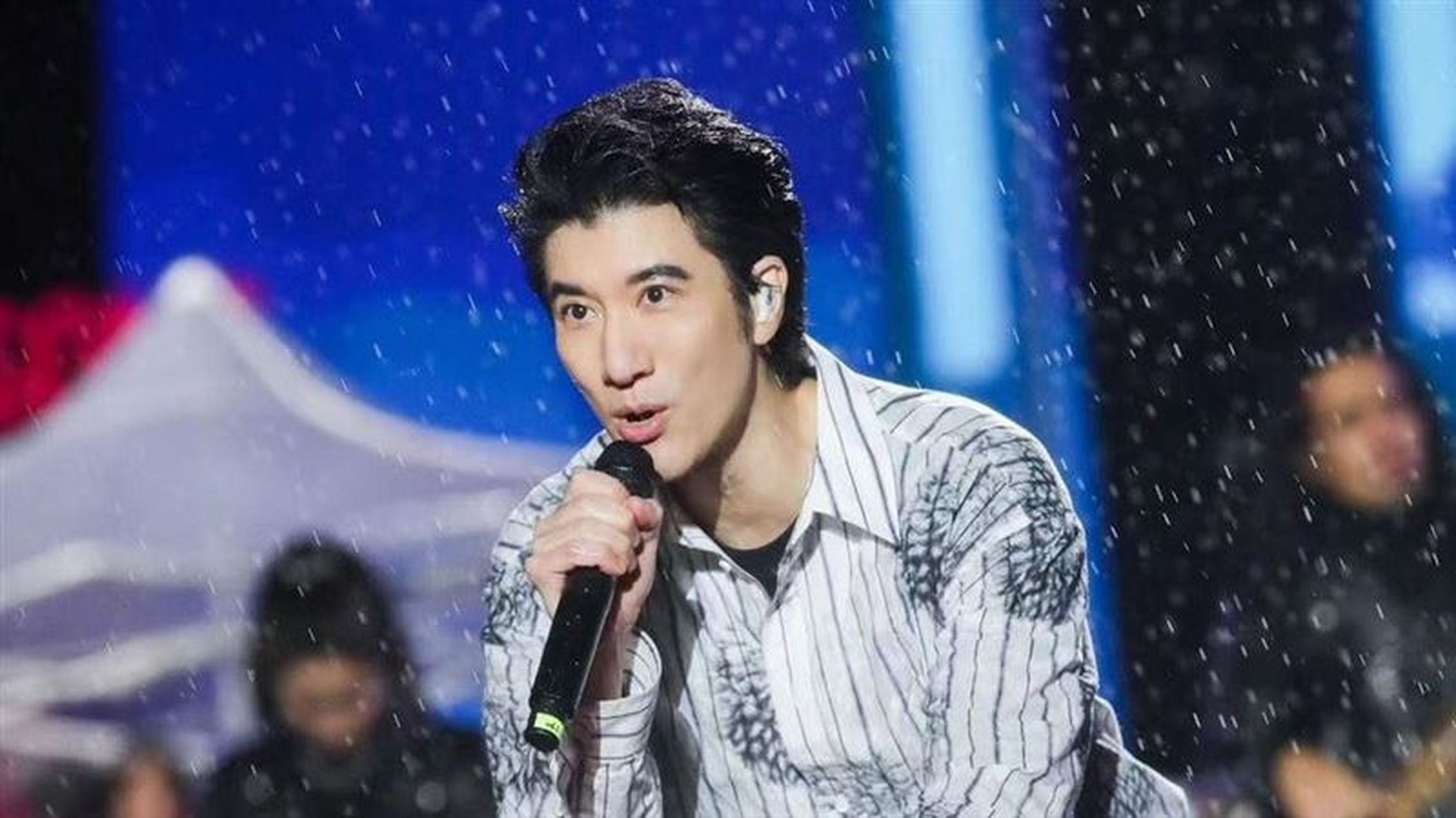 王力宏在 2021 年底爆出离婚风波后,曾经被公号暗指与徐若瑄有不正当