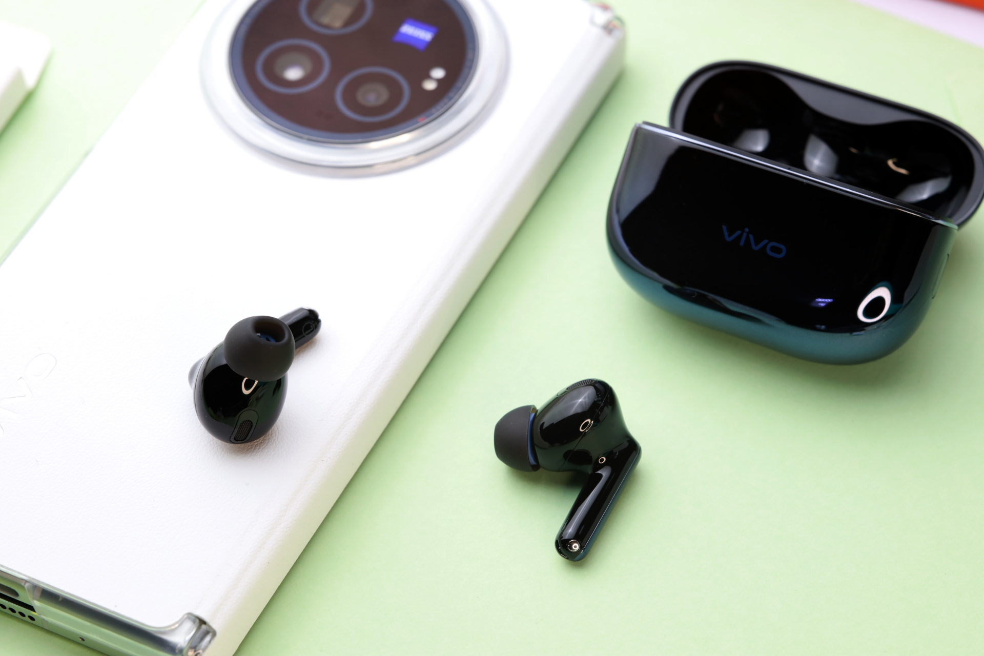 初春美食带货季# vivo tws 4 hi-fi版本的颜值还是非常不错的,我噬舷