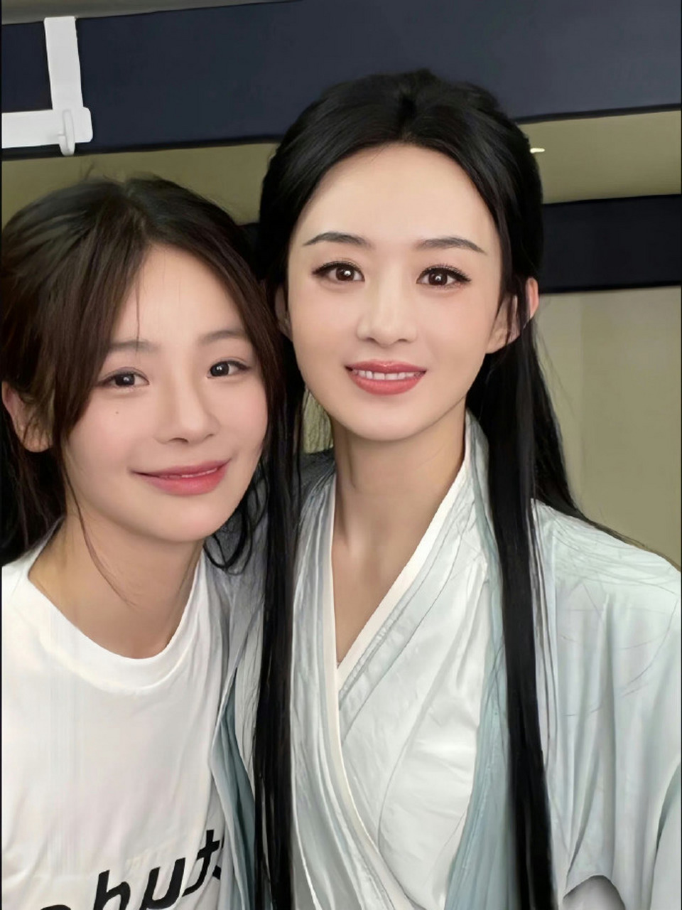 这几张照片里,感觉和赵丽颖合影的宝子们,都很温暖啊!