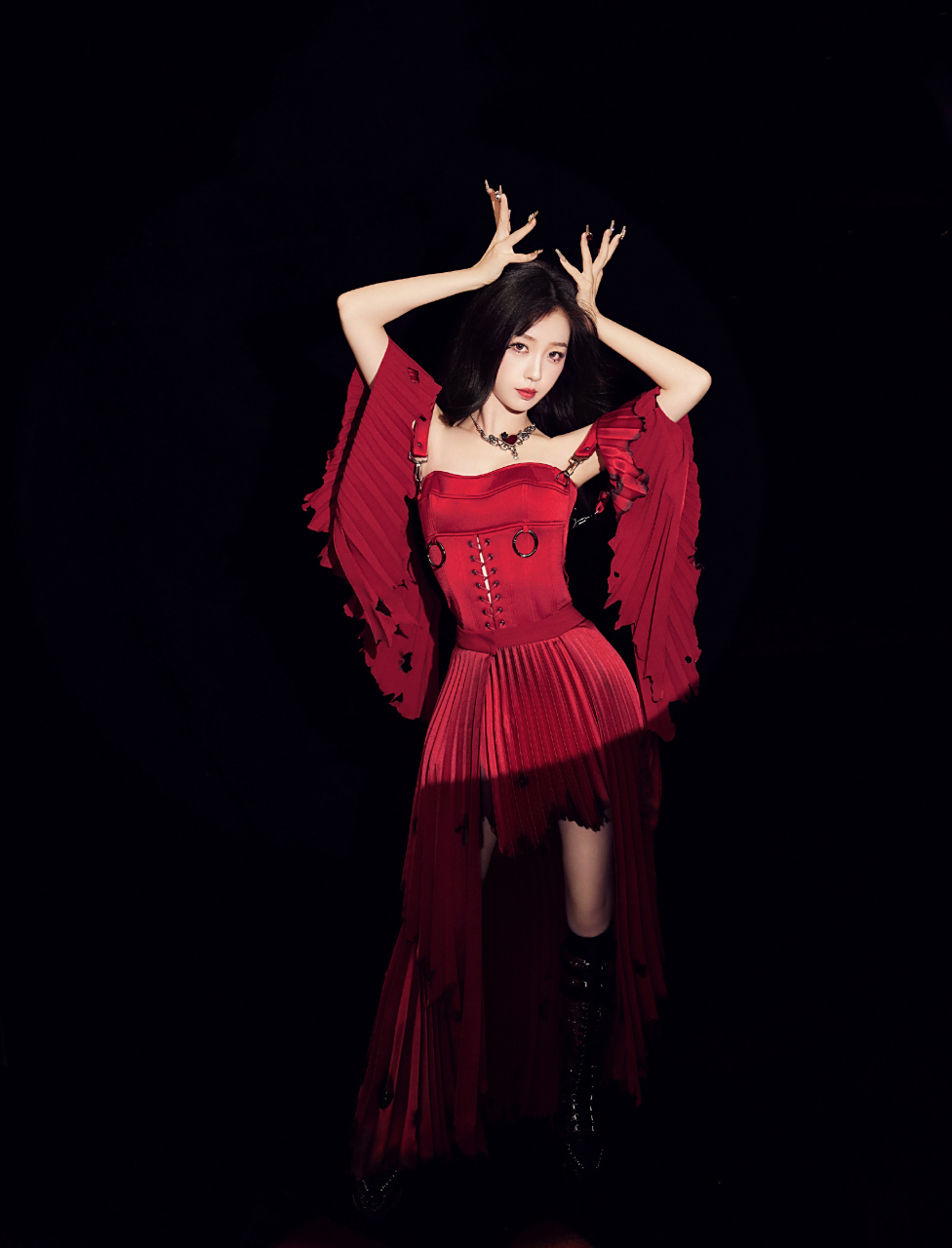 虞书欣gwalla烈焰燃边红裙,热烈迷人