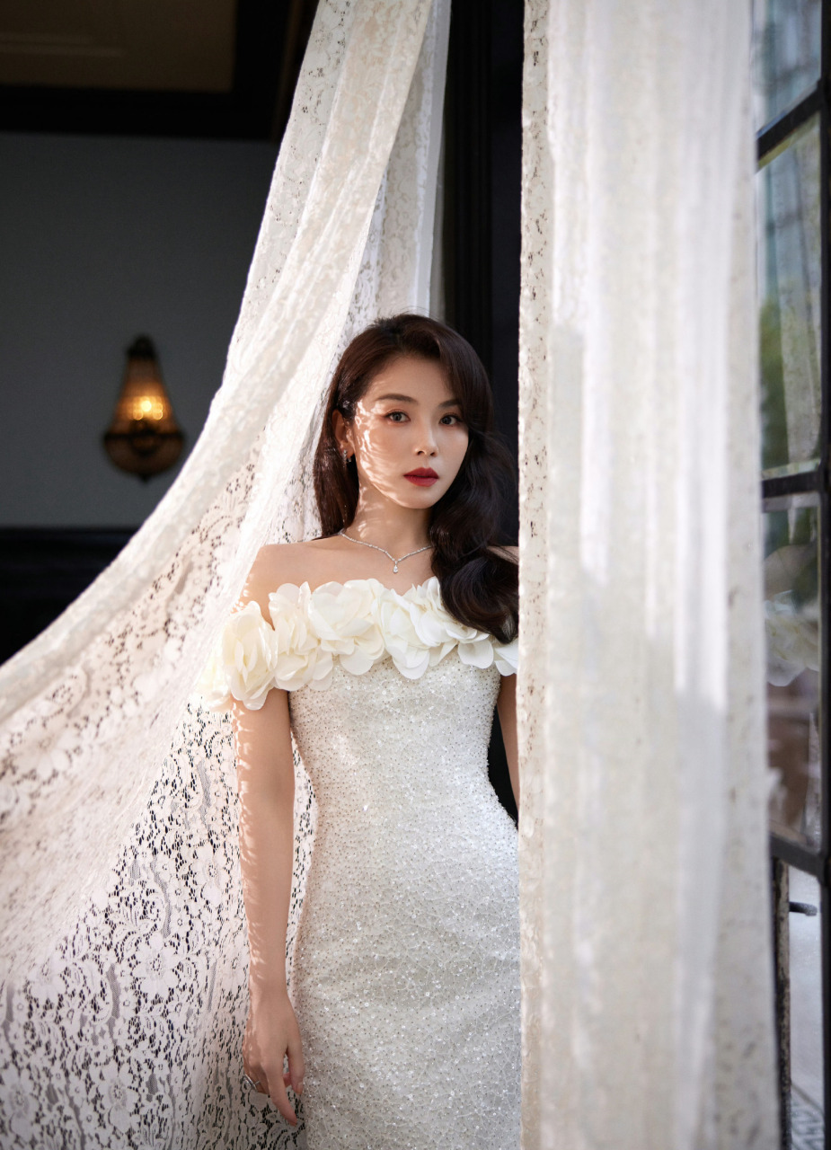 刘涛,白色抹胸花裙 #刘涛