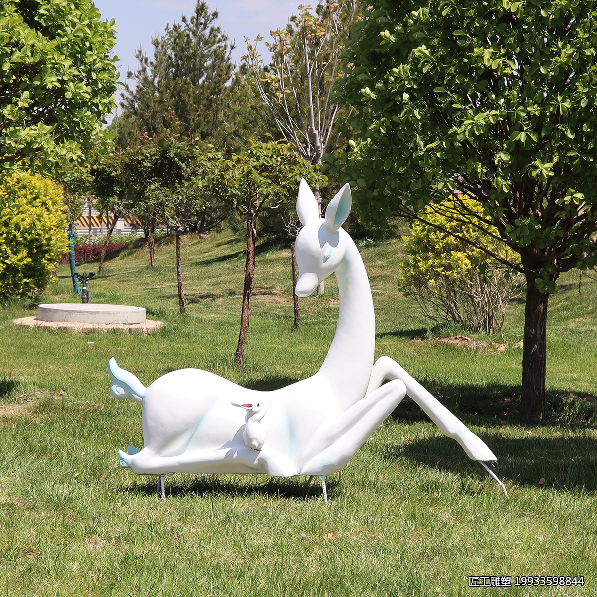 玻璃钢吉祥鹿雕塑 草坪动物景观摆件小品