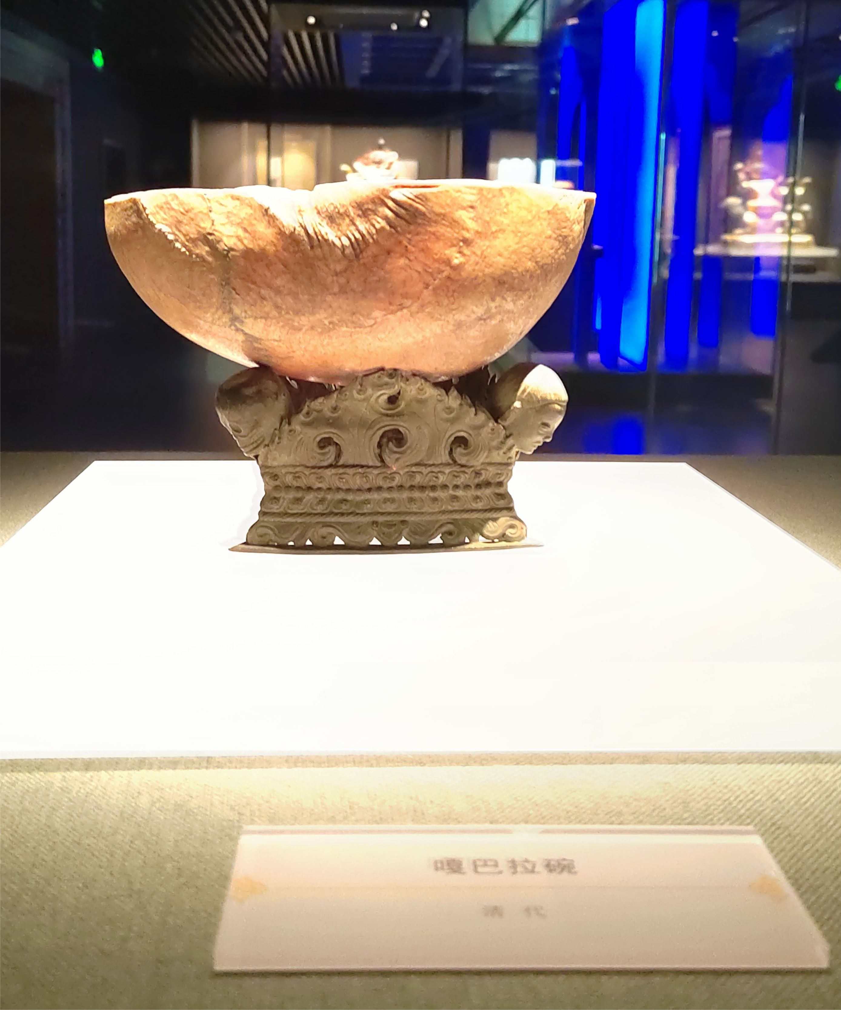 嘎巴拉碗——头盖骨制成