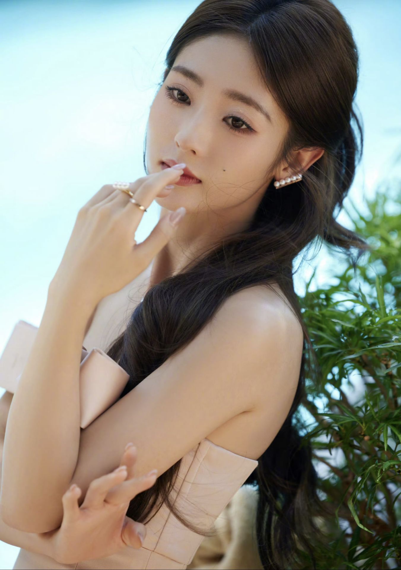 邢菲与任嘉伦《烈焰》二搭,因出演"白菜"一角大火!