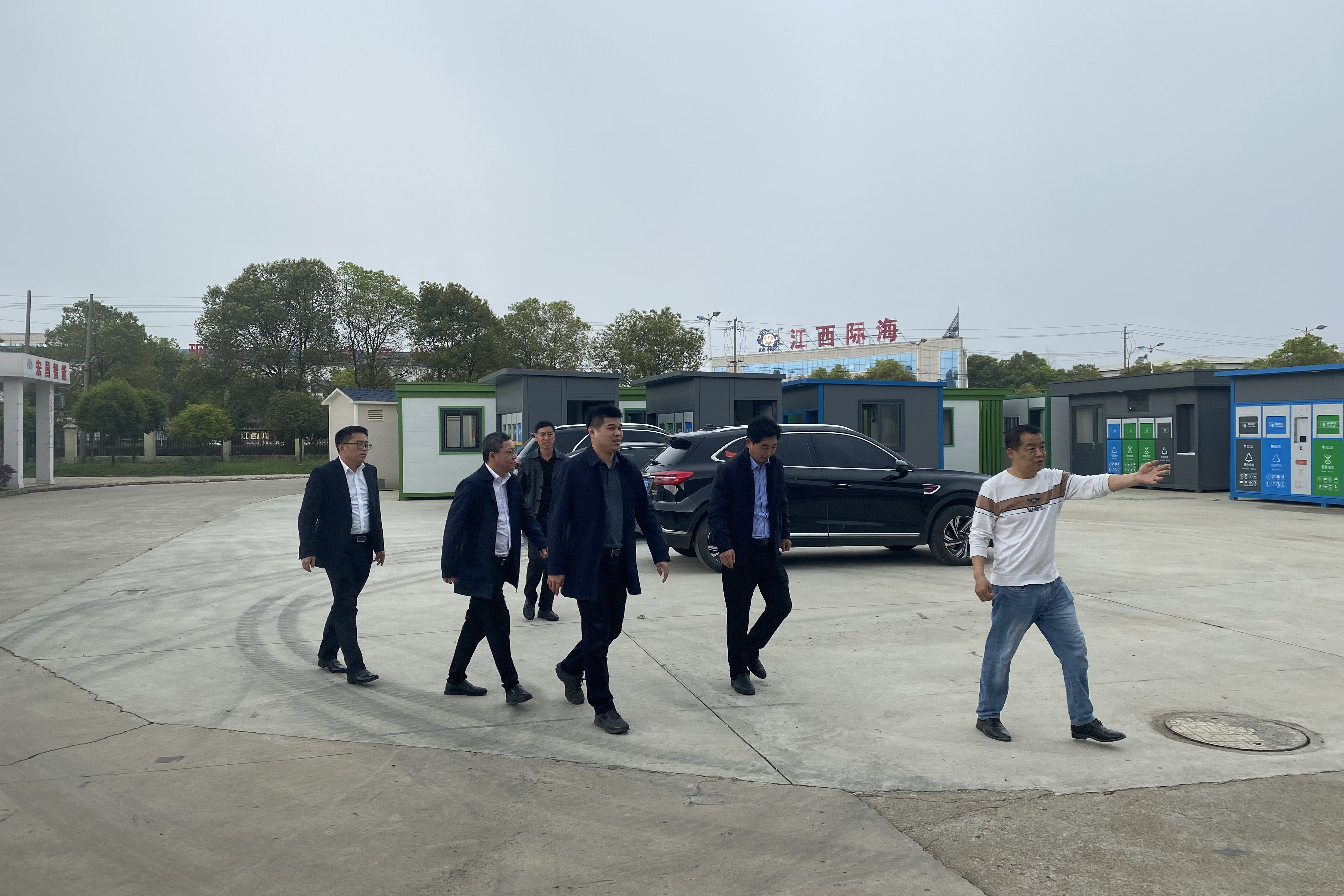 语城相集团樟树语相公司迎来都昌县招商局考察,展示智能设备生产线和