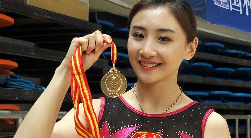 蹦床女神何雯娜:与陈一冰相恋无果,单身8年后闪婚二婚制片人