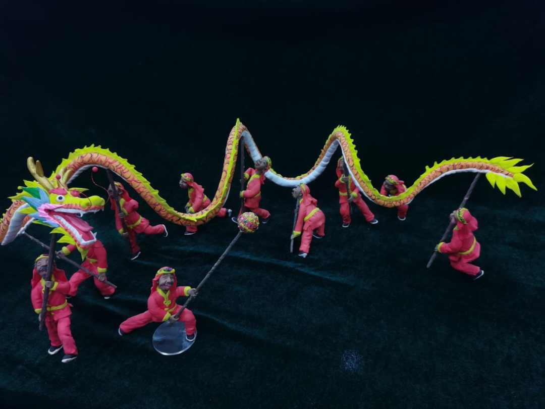 面 塑作者简介:张新芳,河南非遗新青年,河南省雕塑学会会员,面塑市级